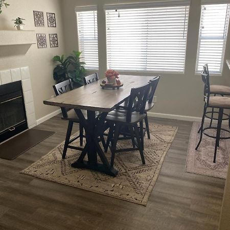 New Beautifully Remodeled Home In ラスベガス エクステリア 写真