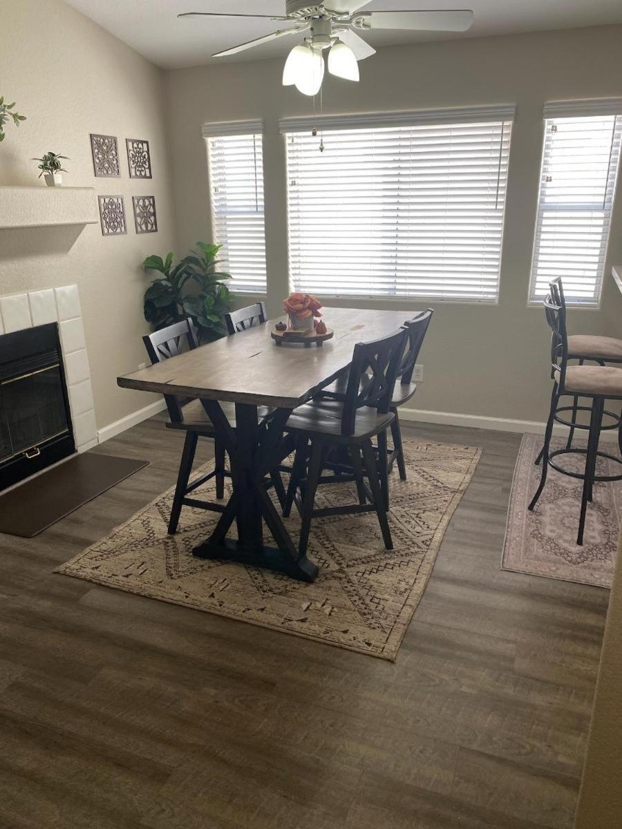 New Beautifully Remodeled Home In ラスベガス エクステリア 写真